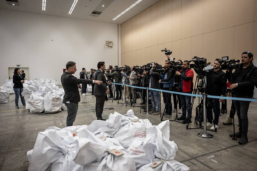 Yurt dışı temsilciliklerde kullanılan 1 milyon 817 bin oyun tasnifine başlandı - Resim: 19